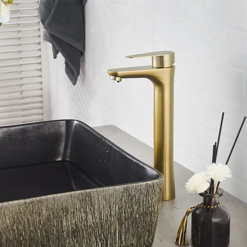 ¿Qué hace que un baño de oro cepillado sea la opción perfecta para casas modernas?