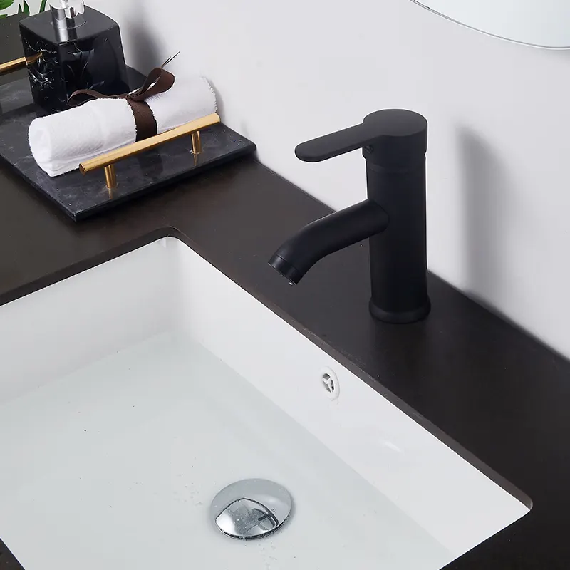 Tipo simple grifo de baño negro