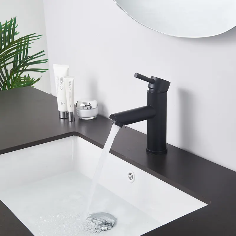 Grifo de baño negro simple
