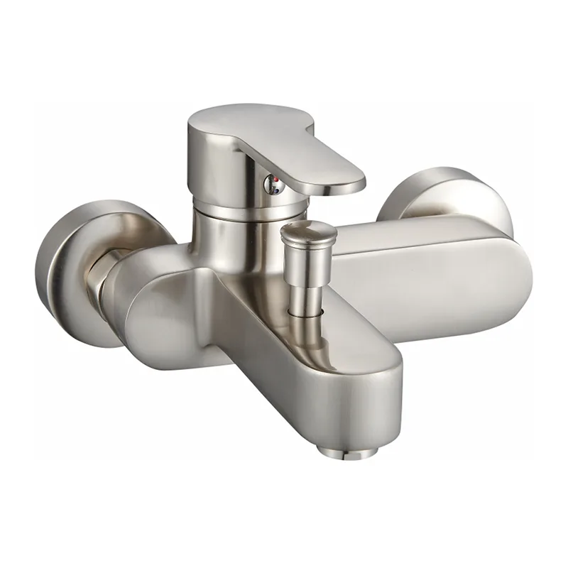 Grifo de baño de piso montado en la pared